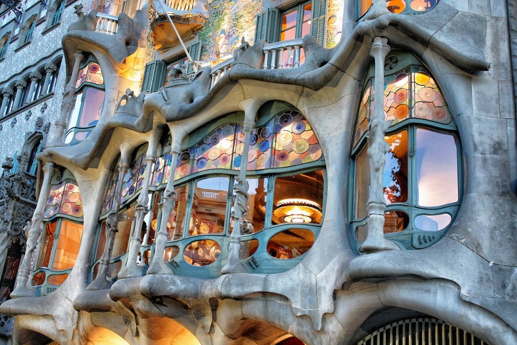 Cronicas de Barcelona 2: Casa Milà – La Pedrera y Casa Batlló, una mañana Gaudí