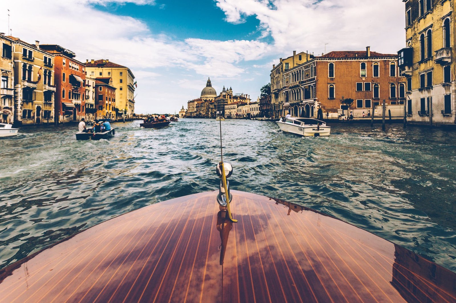 Venecia, más límites a los grupos turísticos