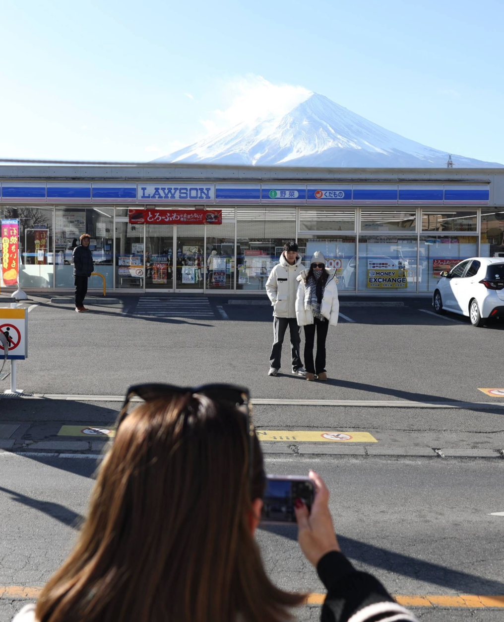 Overtourism y fotos virales: Lawson, konbinis y el Monte Fuji